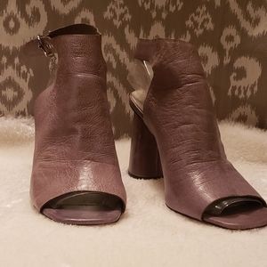 Women's shoe, 11M, Pre-Owned Light Plum Color